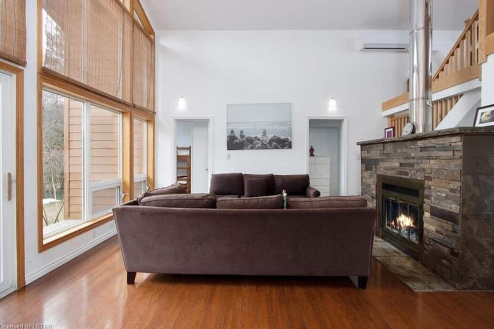 Photo of Livingroom in Ashfield-Colborne-Wawanosh