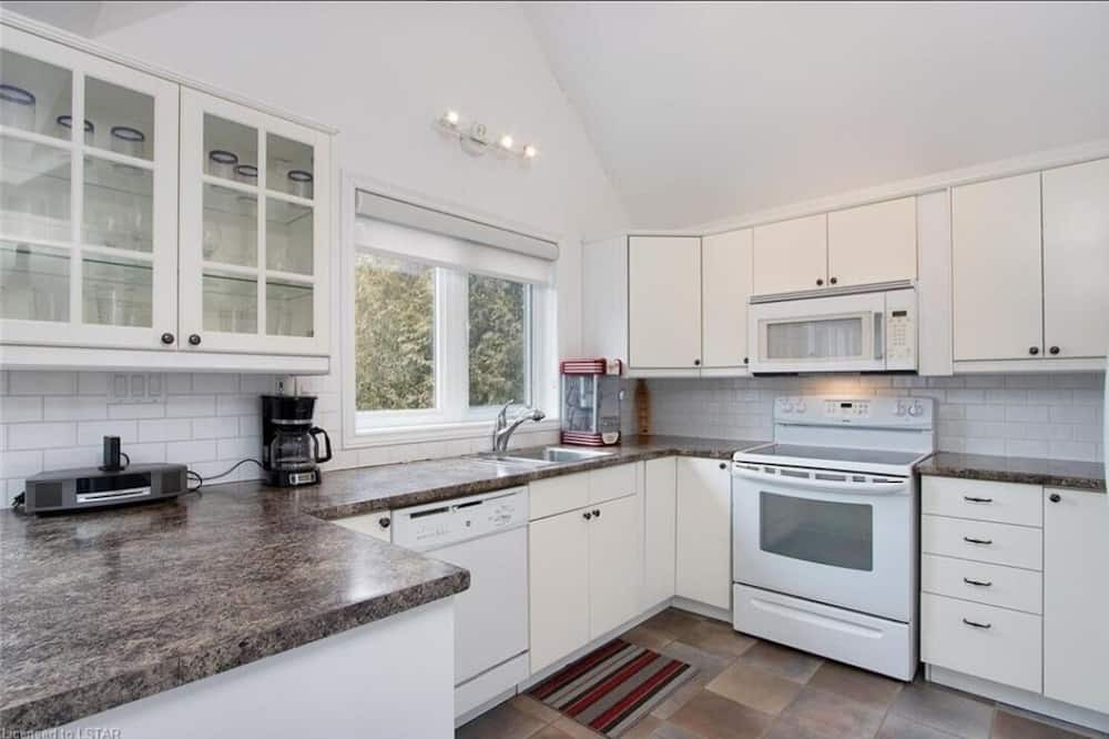 Photo of Kitchen in Ashfield-Colborne-Wawanosh