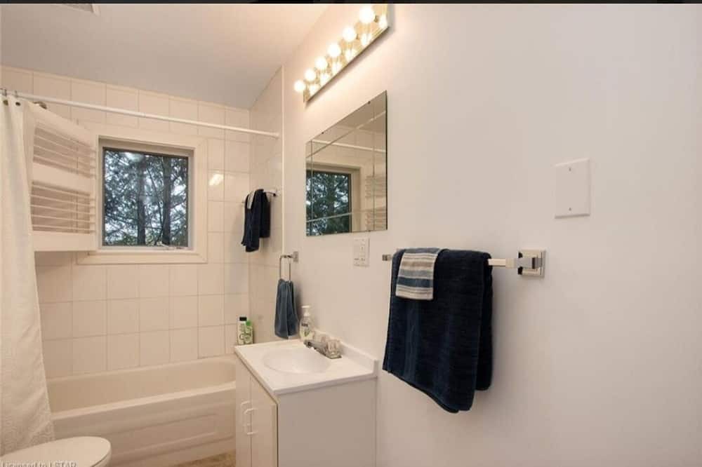Photo of Bathroom in Ashfield-Colborne-Wawanosh