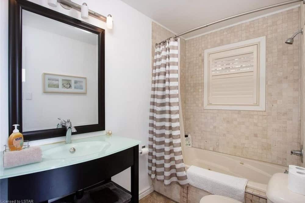 Photo of Bathroom in Ashfield-Colborne-Wawanosh
