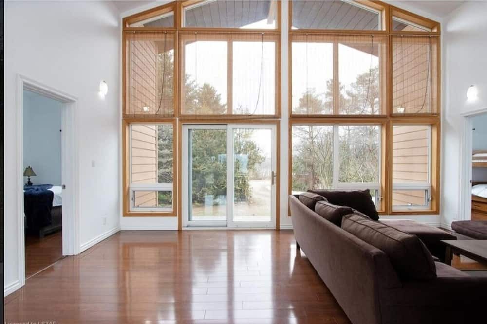 Photo of Livingroom in Ashfield-Colborne-Wawanosh