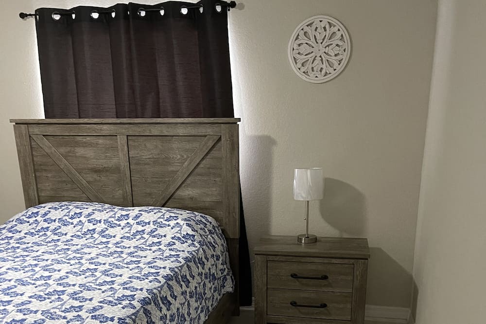 Photo of Bedroom in Town N County Park