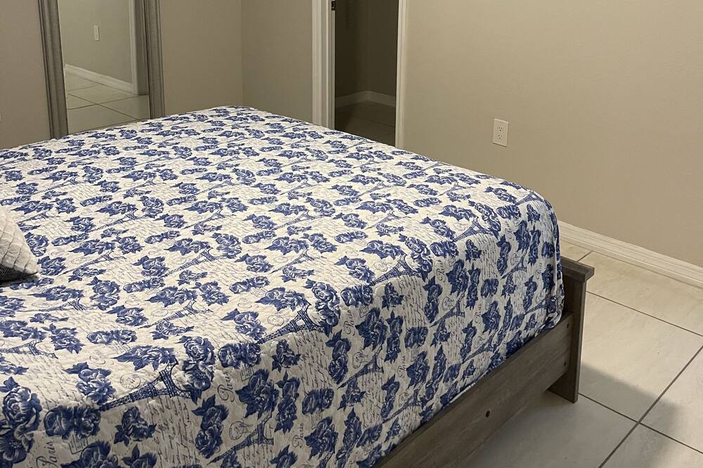 Photo of Bedroom in Town N County Park