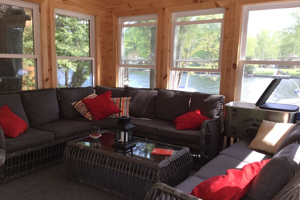 Photo of Livingroom in Washago