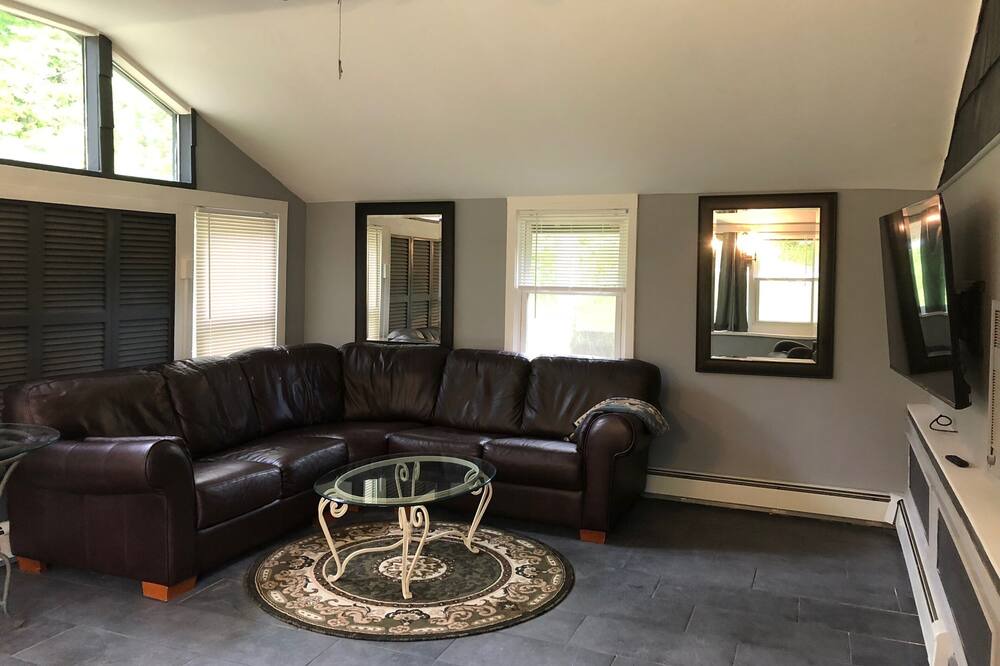 Photo of Livingroom in Cold Spring