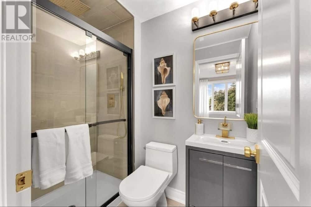 Photo of Bathroom in Eringate