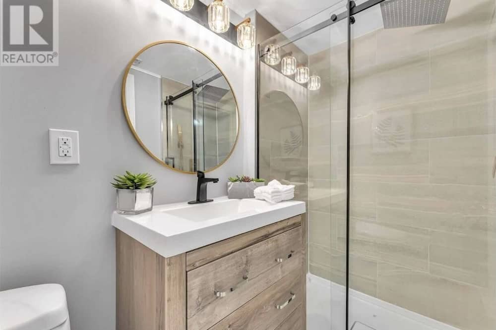 Photo of Bathroom in Eringate