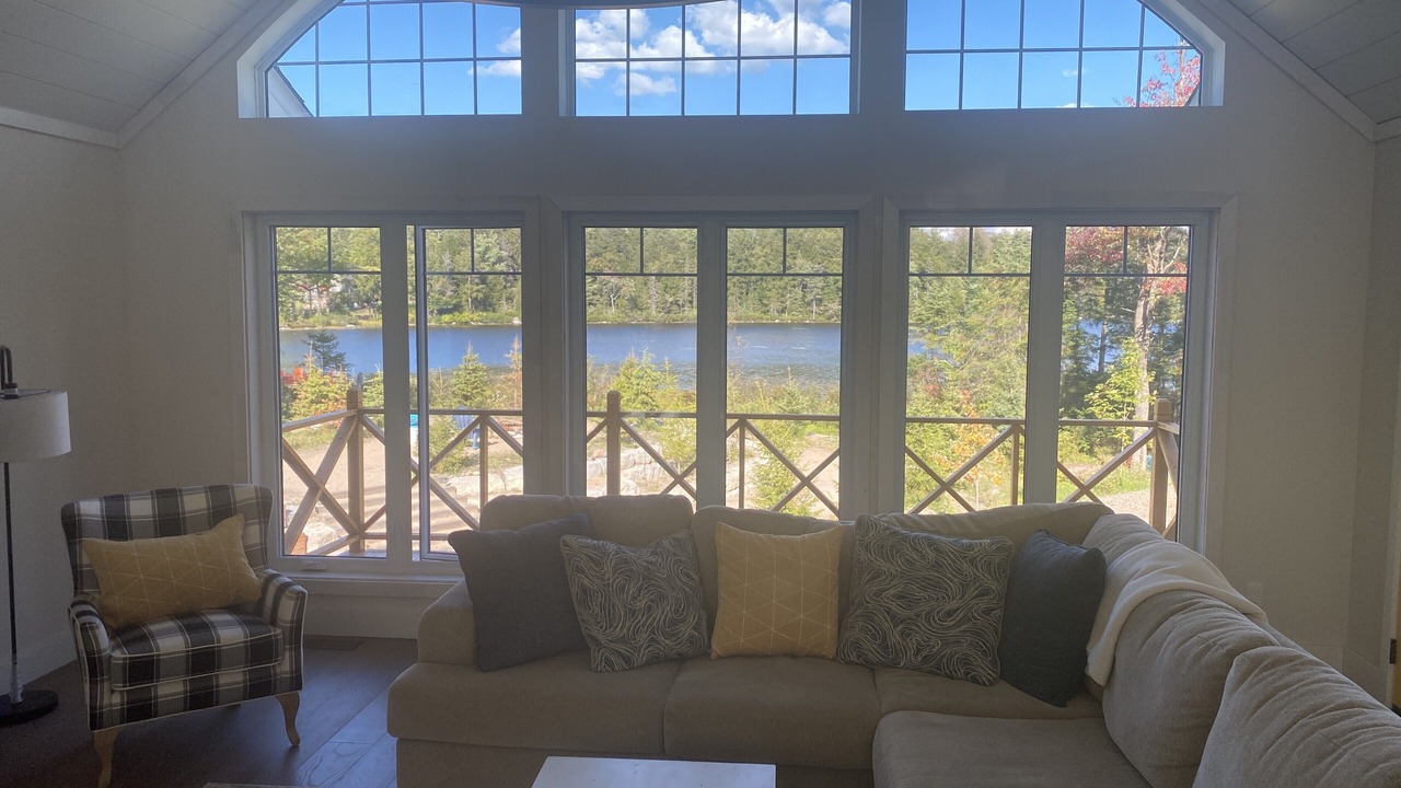 Photo of Livingroom in Unorganized Centre Parry Sound