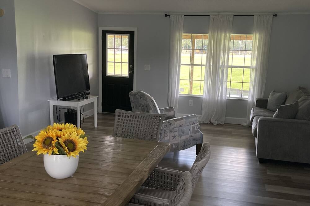 Photo of Livingroom in Buckingham