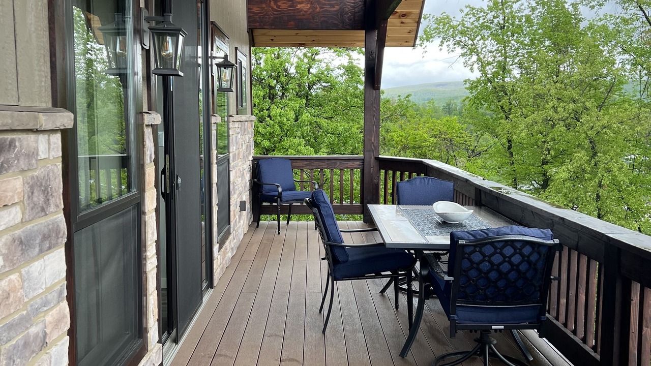 Photo of Patio Balcony in Cheat Lake