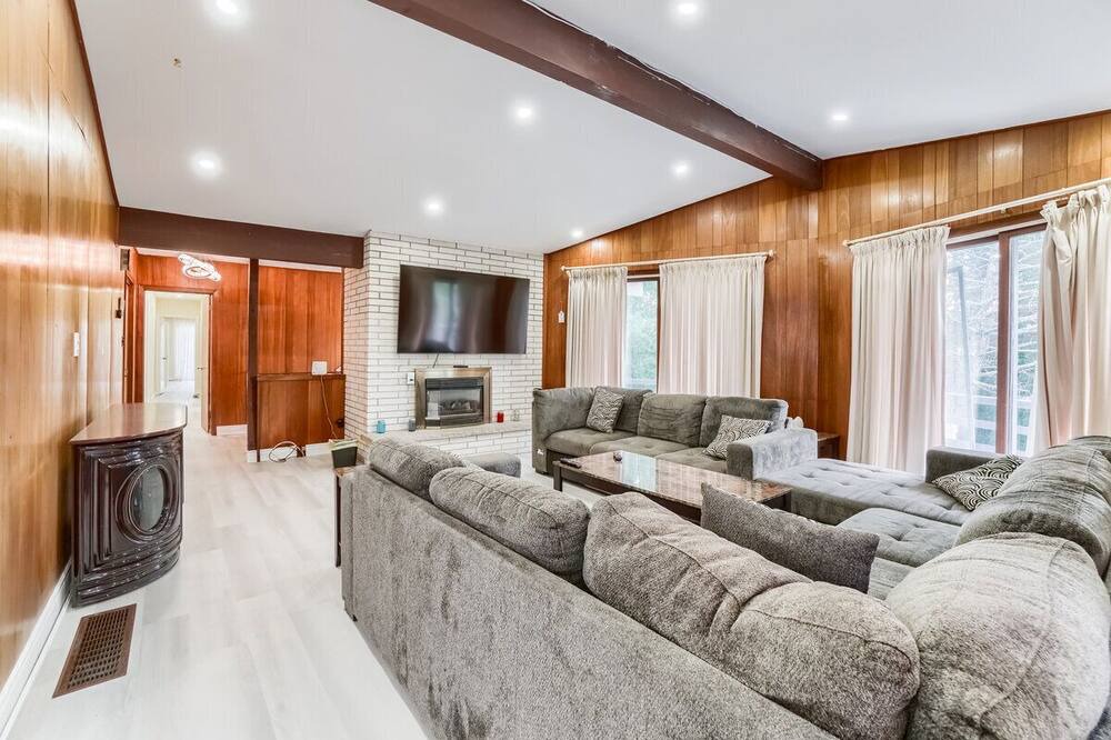 Photo of Livingroom in Caledon