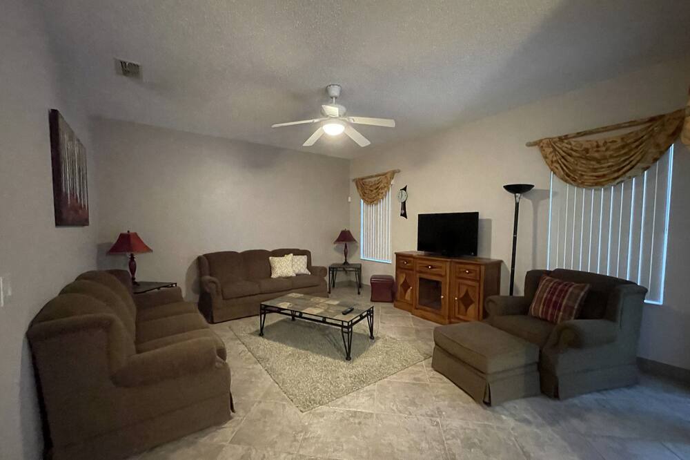 Photo of Livingroom in Crescent Lakes