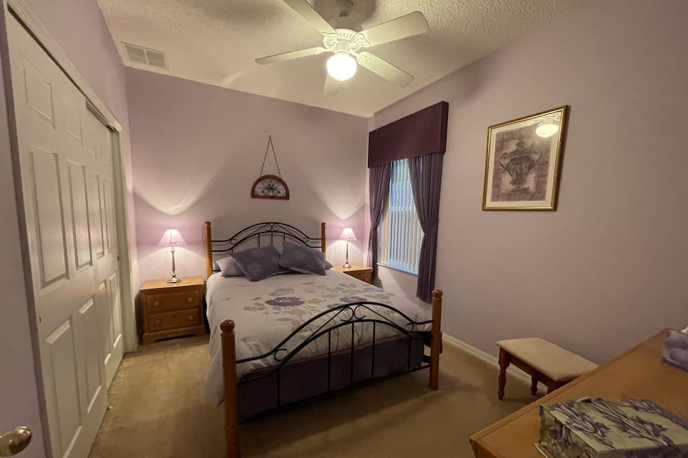 Photo of Bedroom in Crescent Lakes