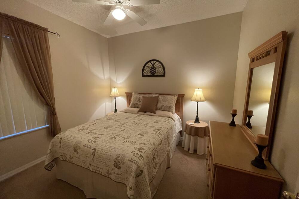 Photo of Bedroom in Crescent Lakes