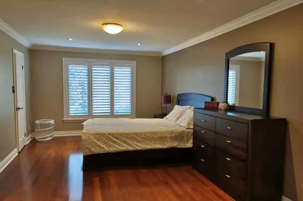 Photo of Bedroom in King