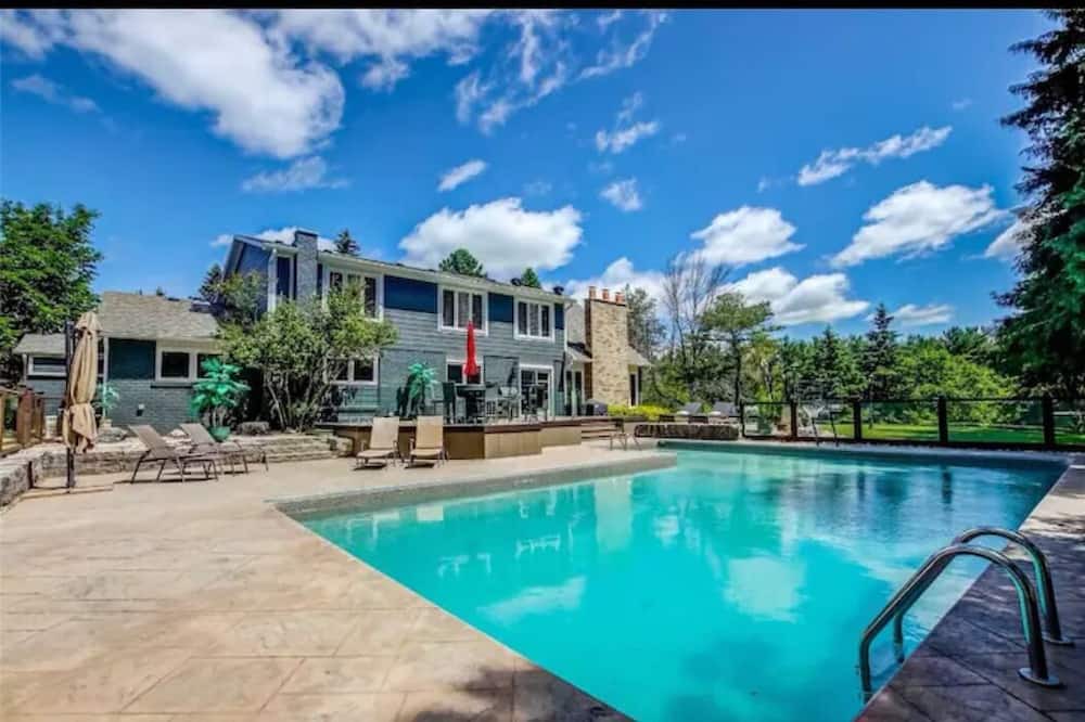 Photo of Outdoor in King