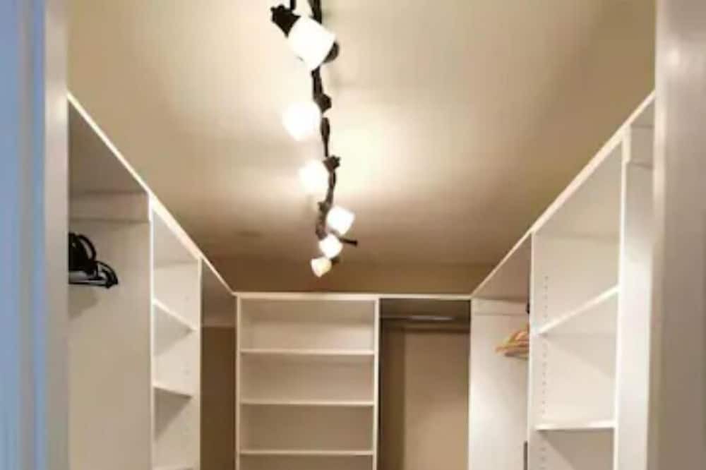 Photo of Bedroom in King