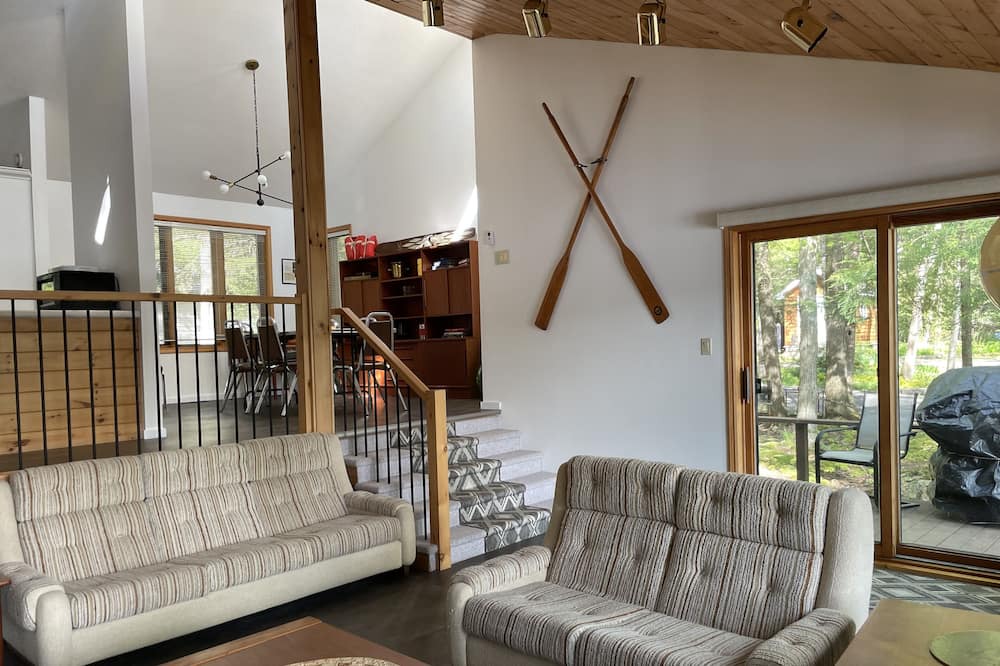 Photo of Livingroom in Muskoka Lakes