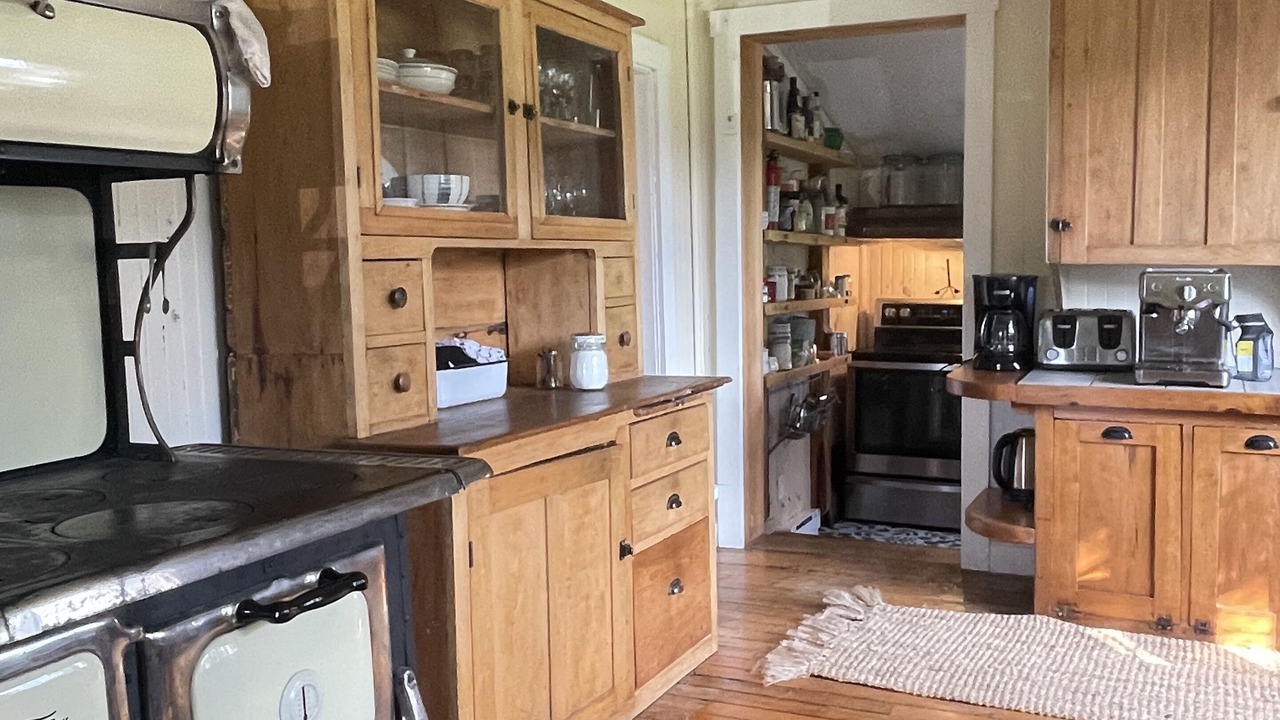 Photo of Kitchen in Unorganized Centre Parry Sound