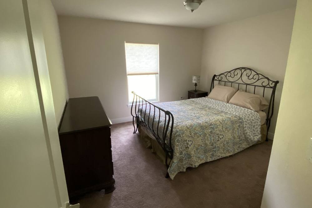 Photo of Bedroom in Mirror Lakes