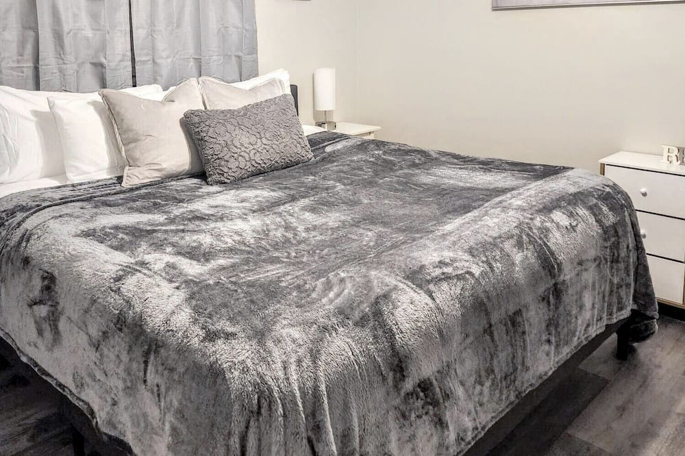 Photo of Bedroom in Oak Ridge
