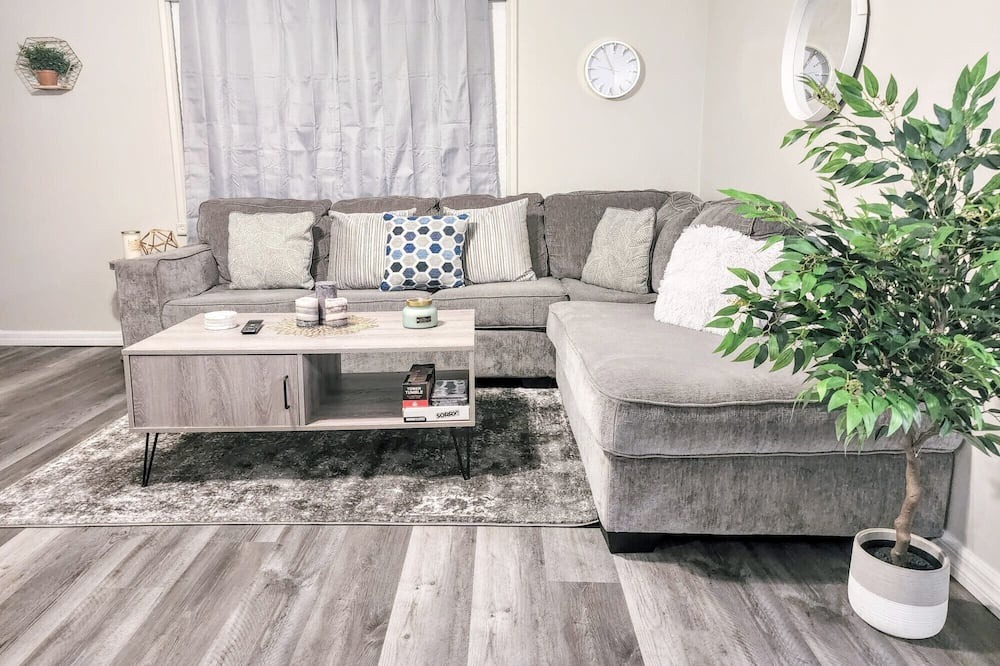 Photo of Livingroom in Oak Ridge