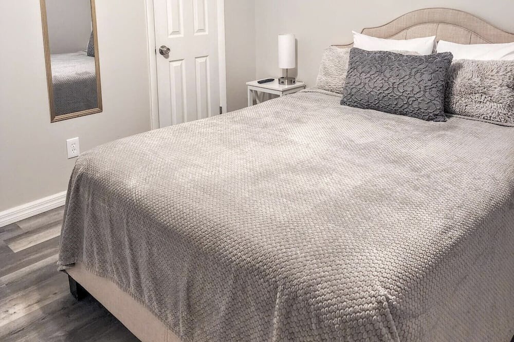 Photo of Bedroom in Oak Ridge