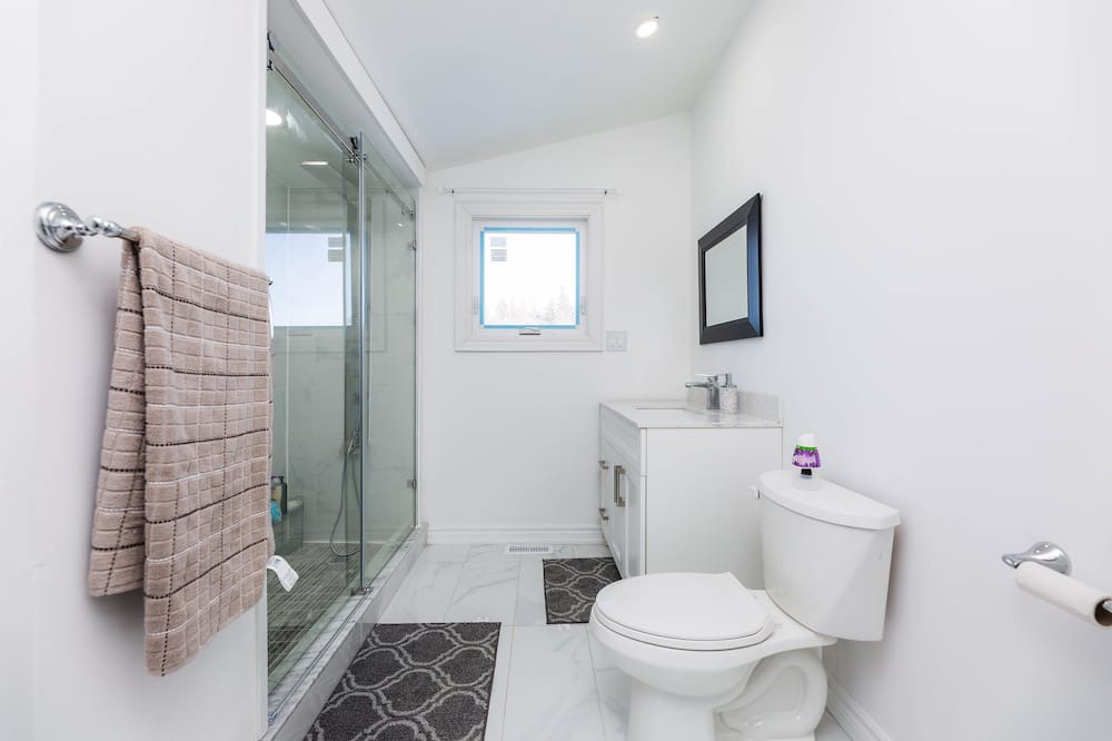 Photo of Bathroom in Mono