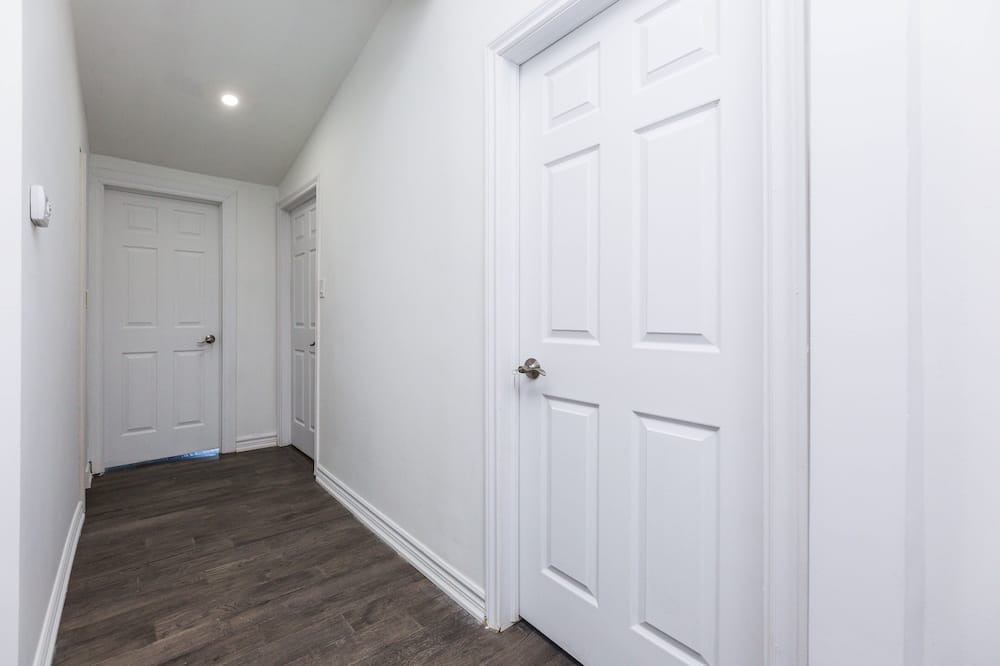 Photo of Bedroom in Mono