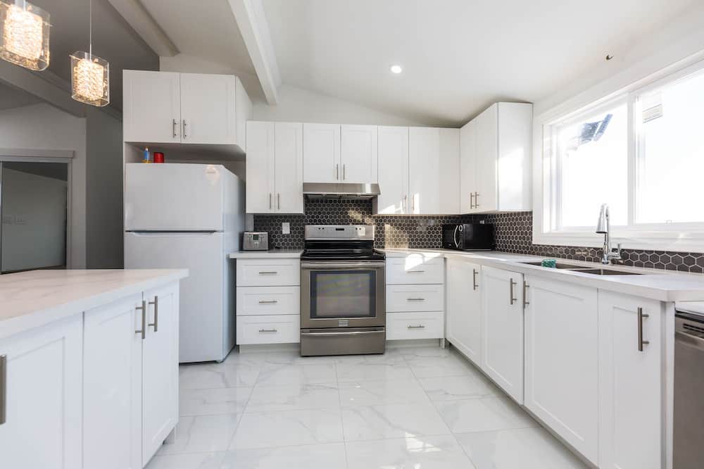 Photo of Kitchen in Mono