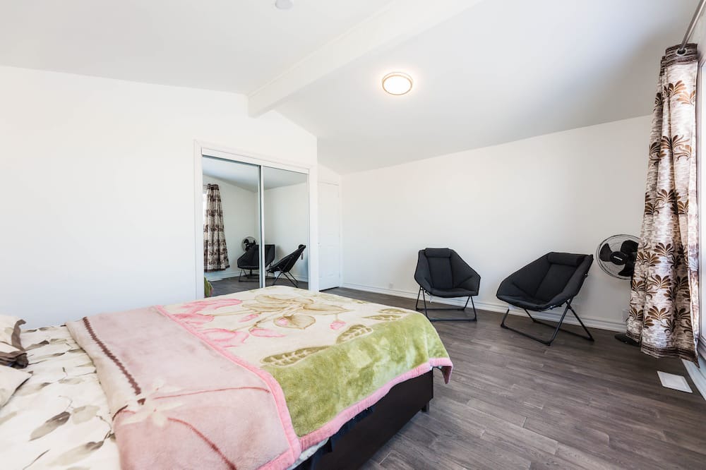 Photo of Bedroom in Mono