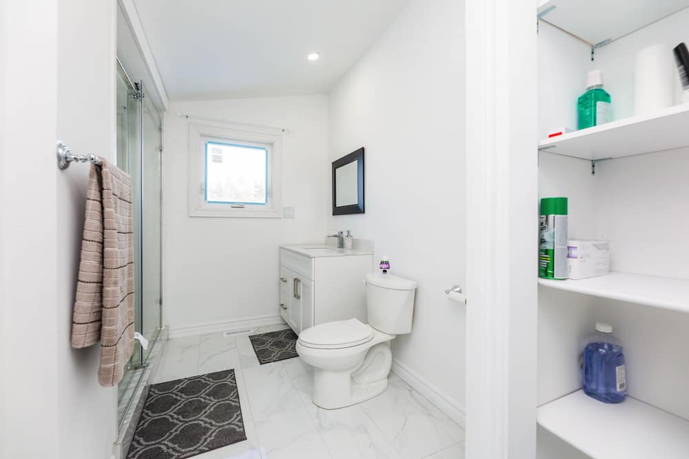 Photo of Bathroom in Mono