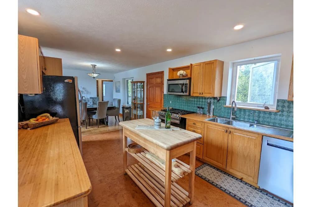 Photo of Kitchen in Northern Bruce Peninsula