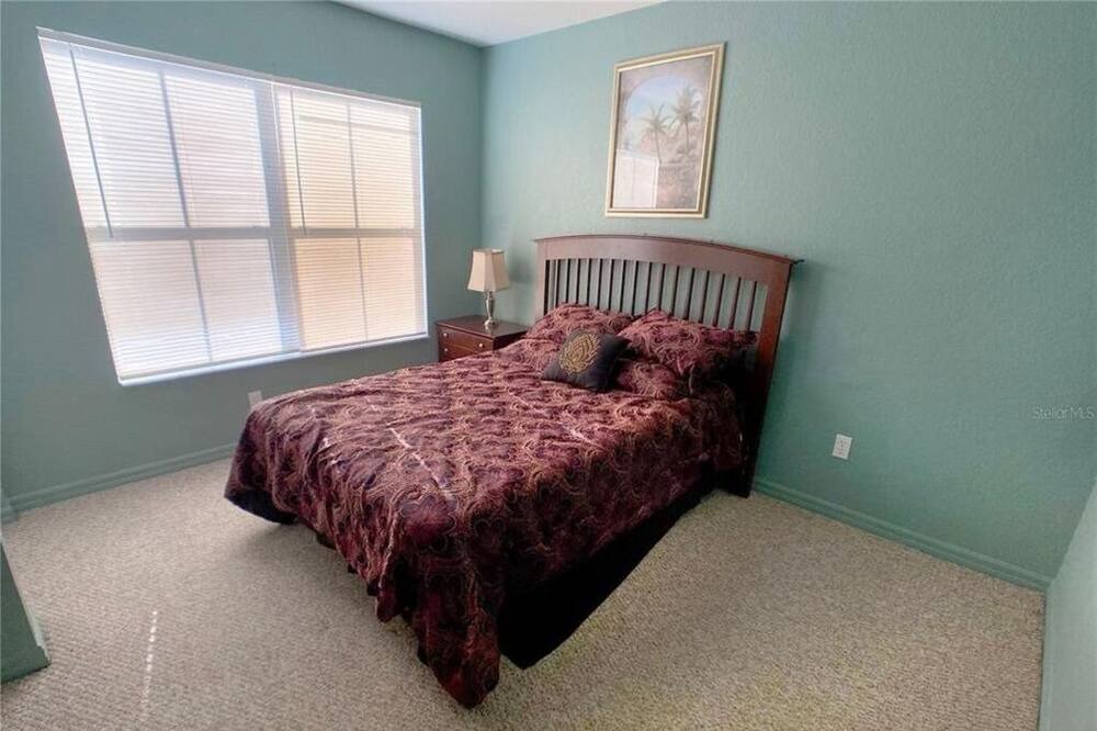 Photo of Bedroom in Venetian Bay Villages