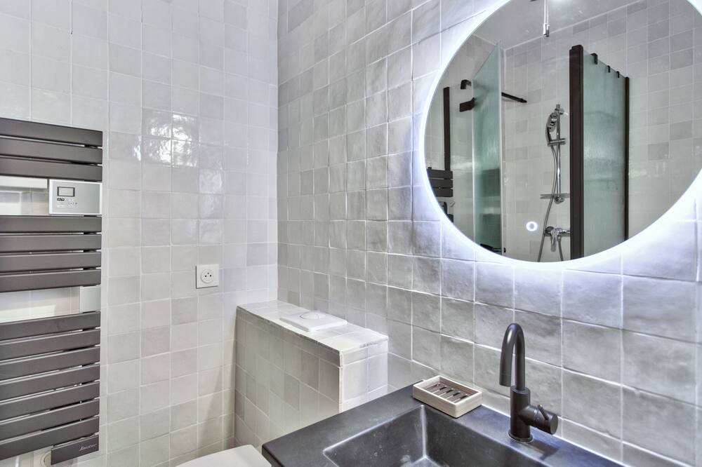 Photo of Bathroom in Puteaux