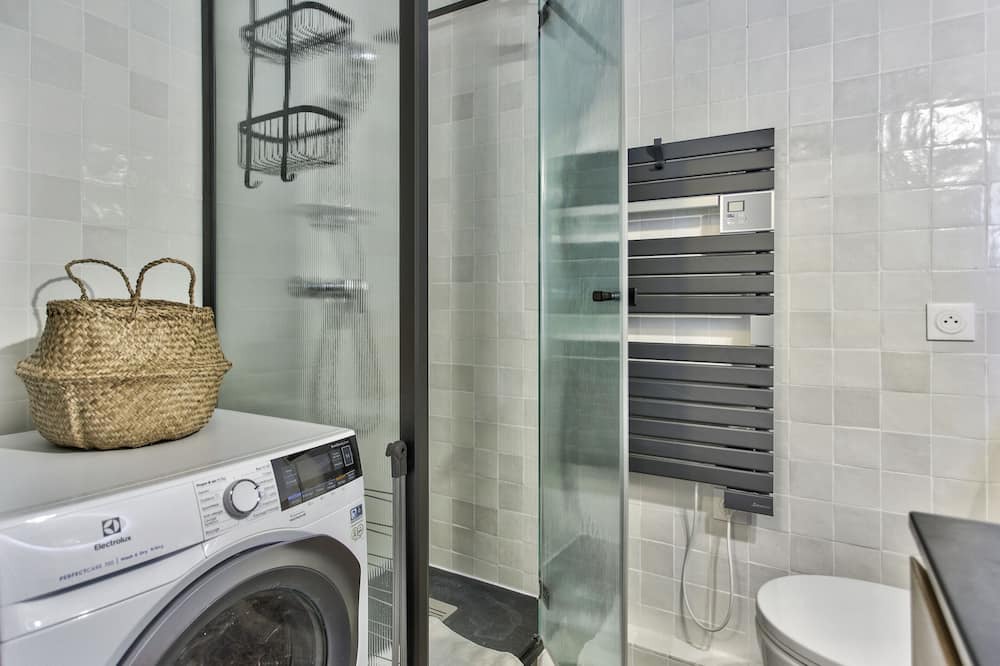 Photo of Bathroom in Puteaux