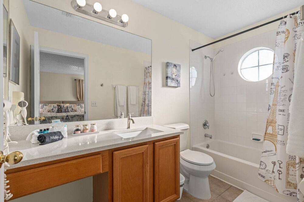 Photo of Bathroom in Seasons