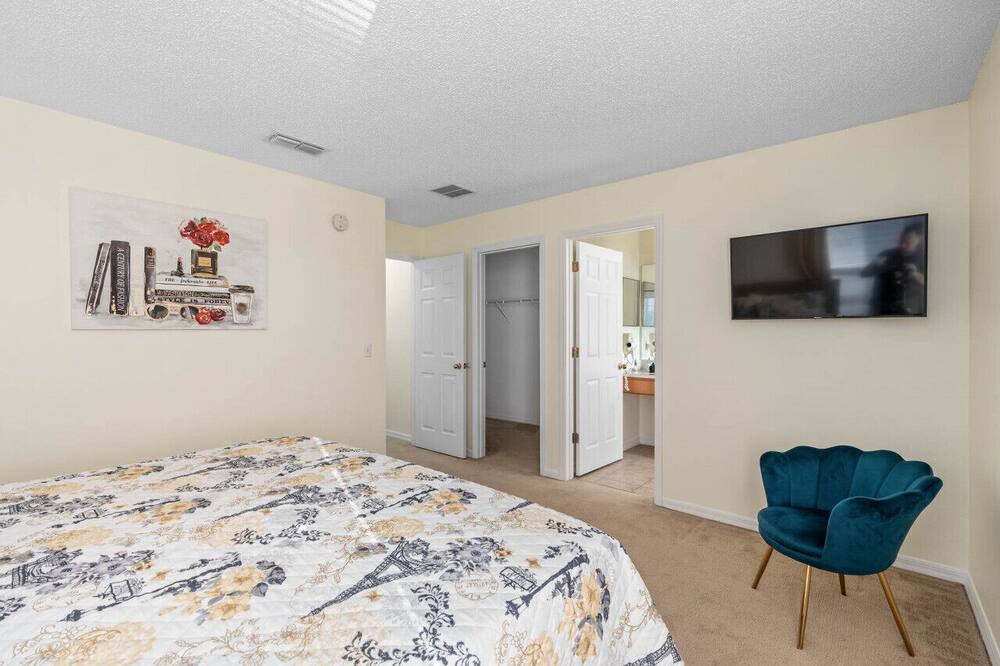 Photo of Bedroom in Seasons