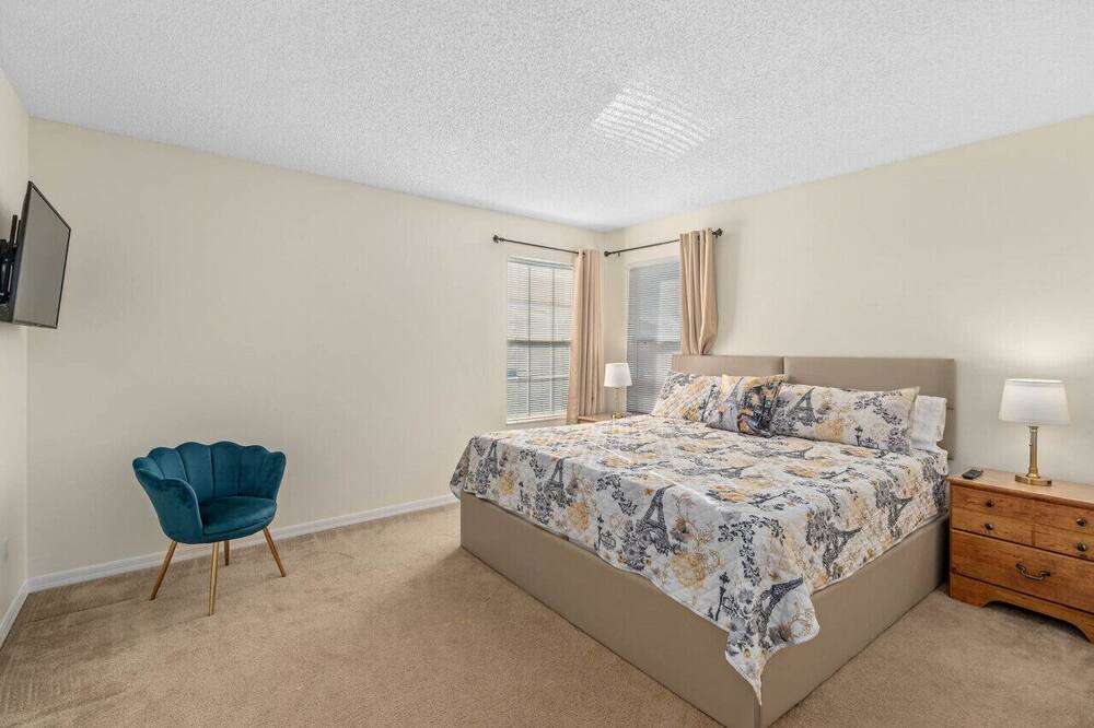 Photo of Bedroom in Seasons