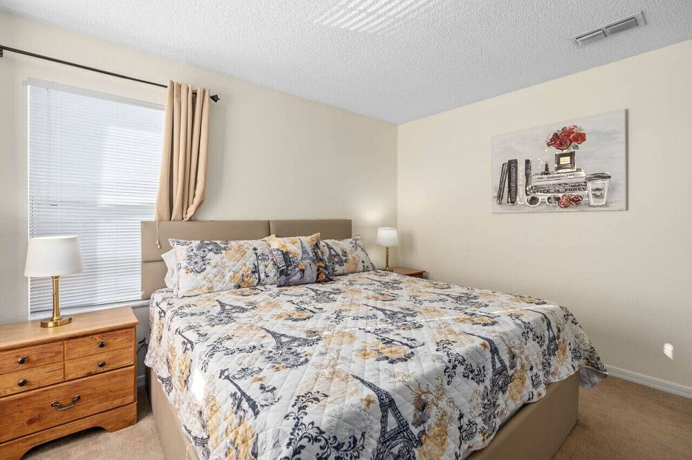 Photo of Bedroom in Seasons