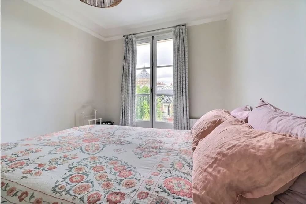 Photo of Bedroom in Val-de-Grace