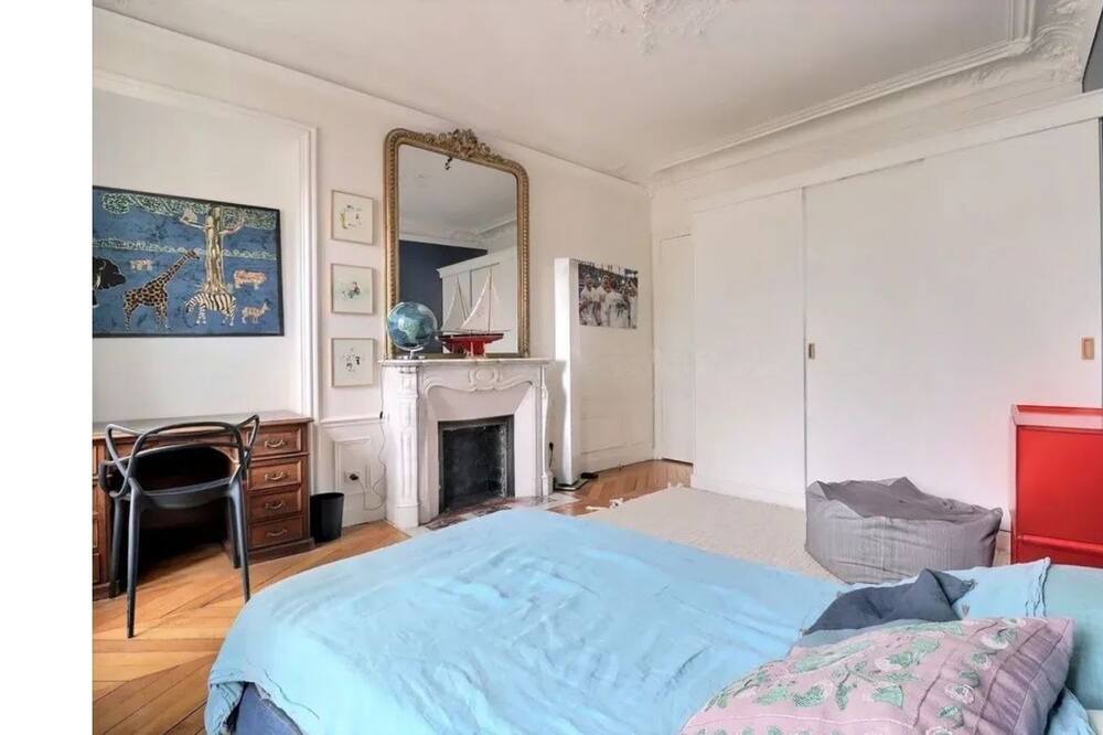 Photo of Bedroom in Val-de-Grace