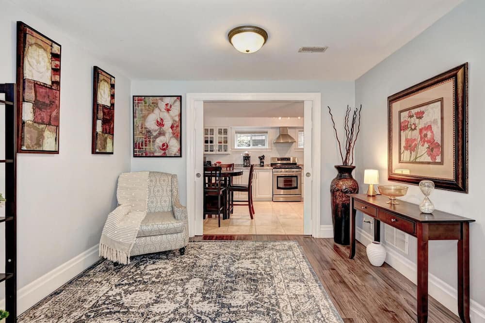 Photo of Livingroom in Doon South