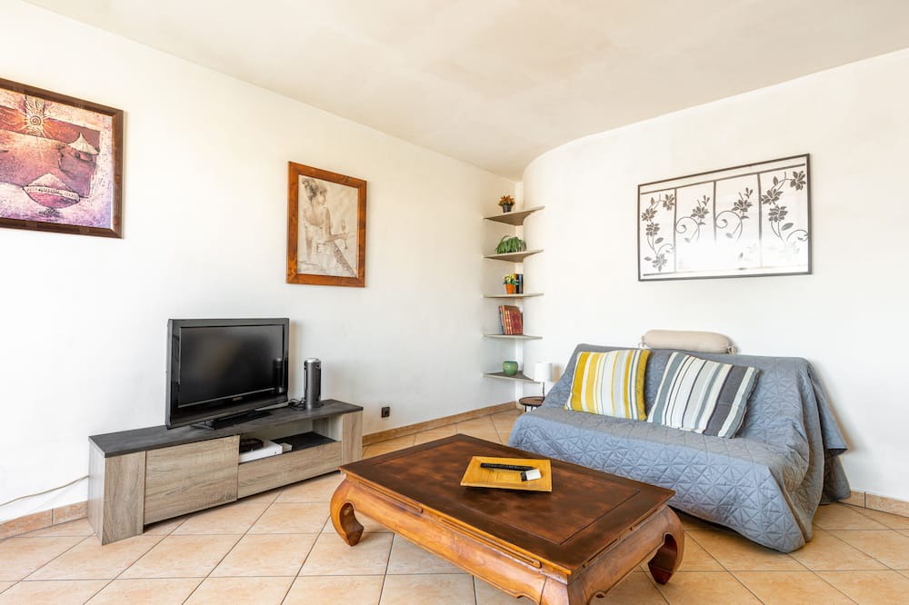 Photo of Livingroom in Louis Bertrand-Mirabeau-Semard