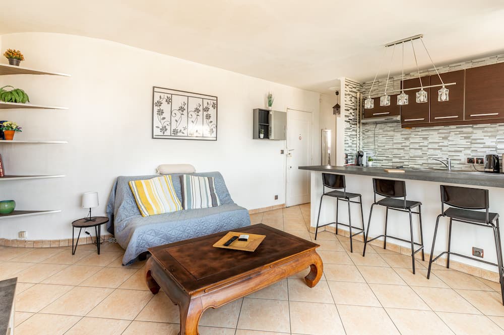 Photo of Livingroom in Louis Bertrand-Mirabeau-Semard