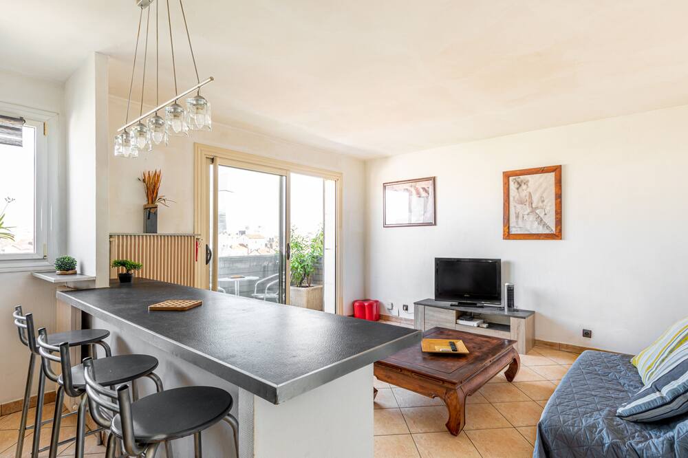 Photo of Livingroom in Louis Bertrand-Mirabeau-Semard