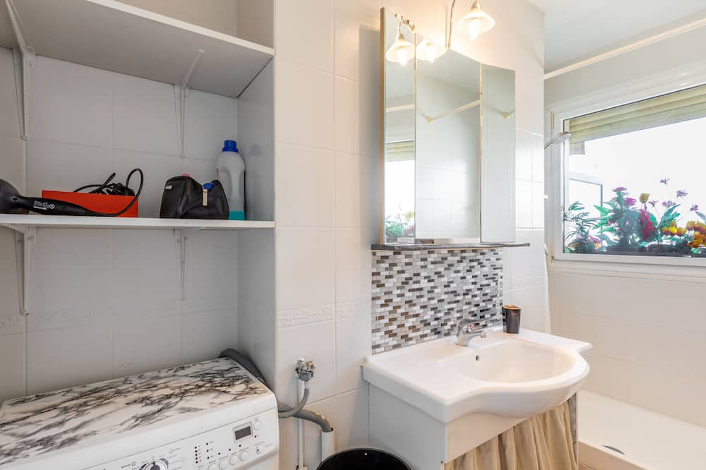 Photo of Bathroom in Louis Bertrand-Mirabeau-Semard