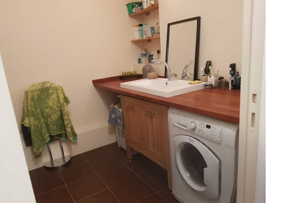 Photo of Bathroom in Puteaux