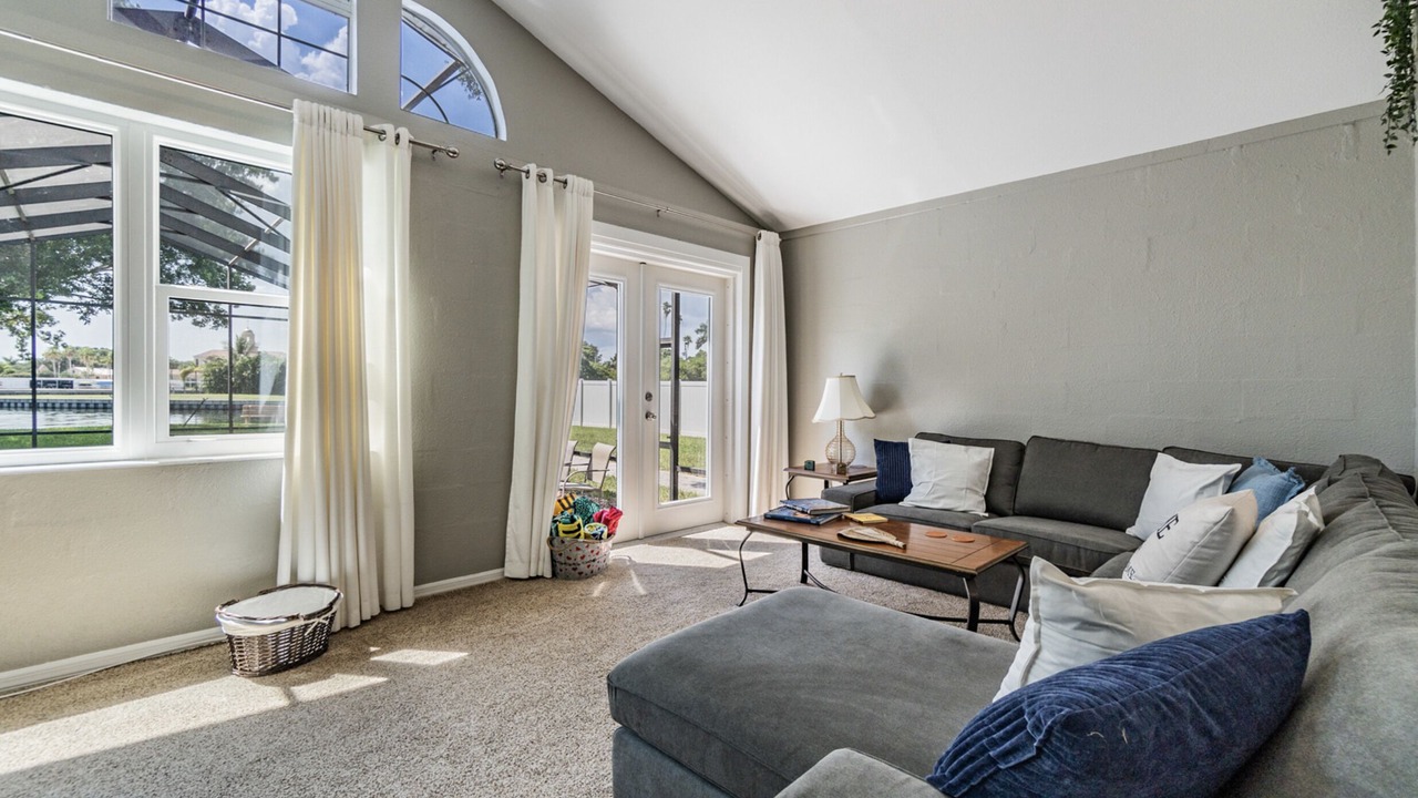 Photo of Livingroom in Snell Isle