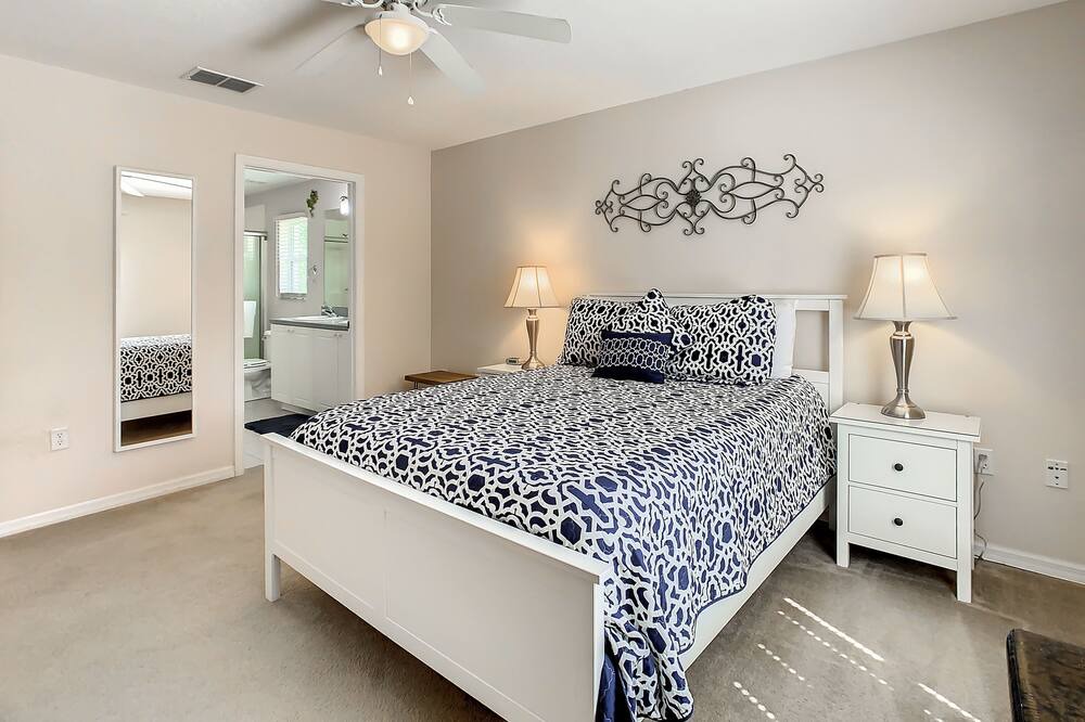 Photo of Bedroom in Lake Wilson Preserve